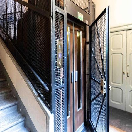 דירות מילאנו Loft House Via Della Spiga 50 מראה חיצוני תמונה