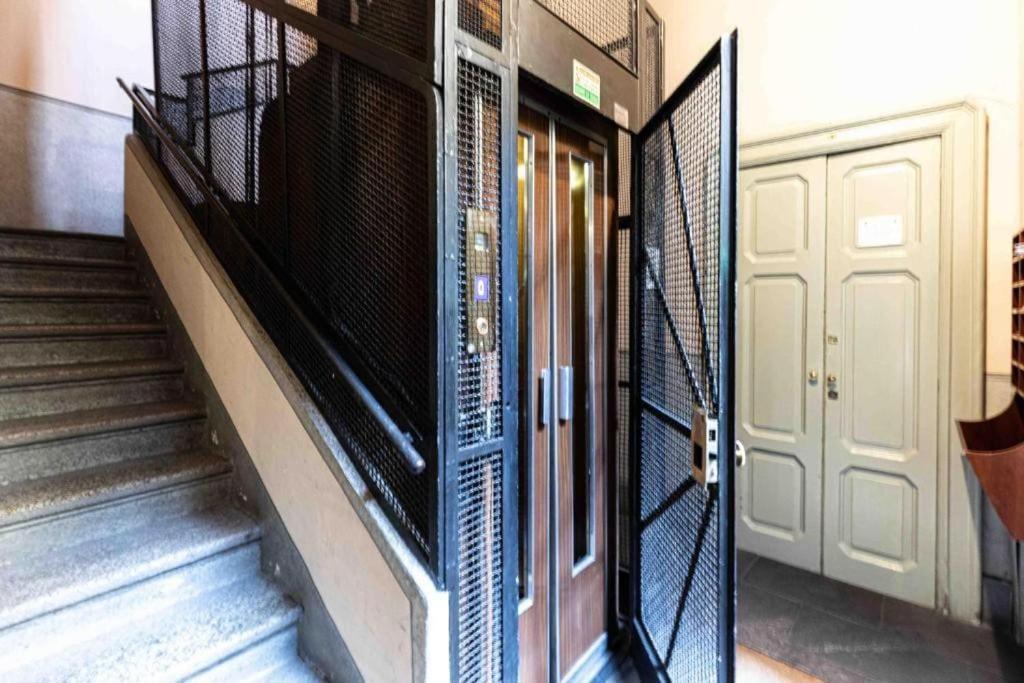 דירות מילאנו Loft House Via Della Spiga 50 מראה חיצוני תמונה